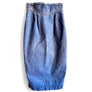 💙 On-Trend FW2025💙
Zena—Vintage 1980s High-Waisted Denim Pencil Skirt